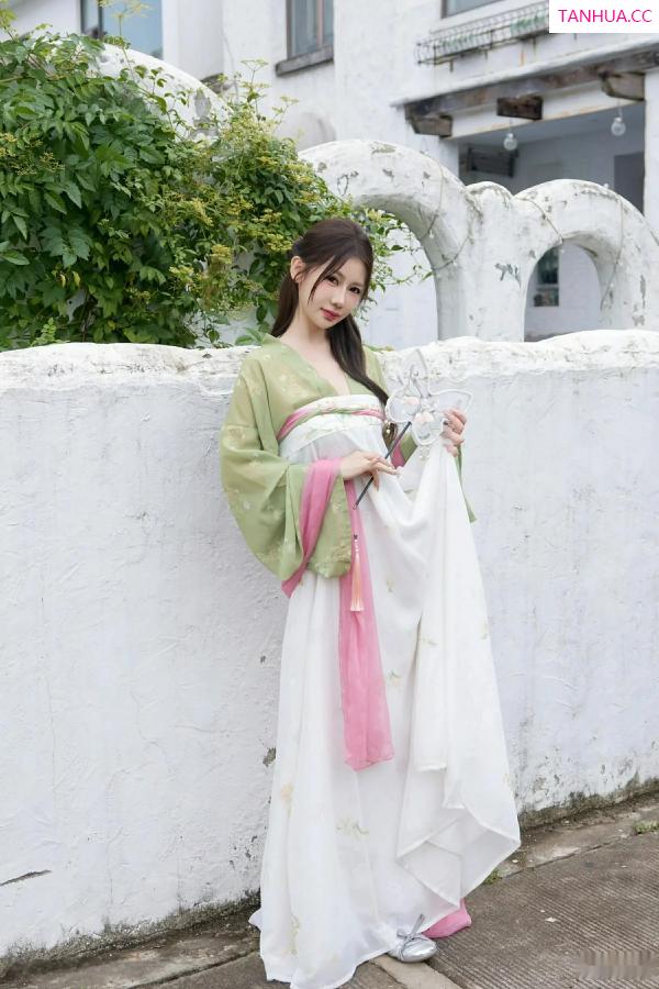 [XiuRen]高清写真图 2025.09.30 No.10834 尹甜甜sunny 性感汉服